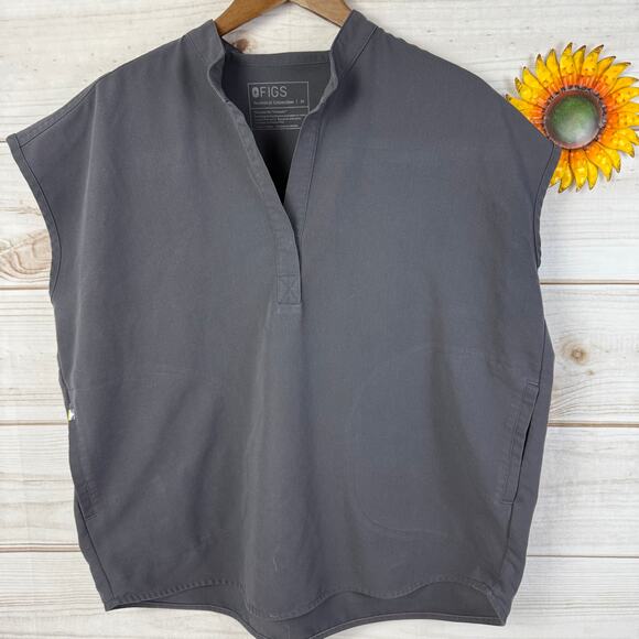 Figs Tops - figs women's charcoal rafaela scrub‎ top M